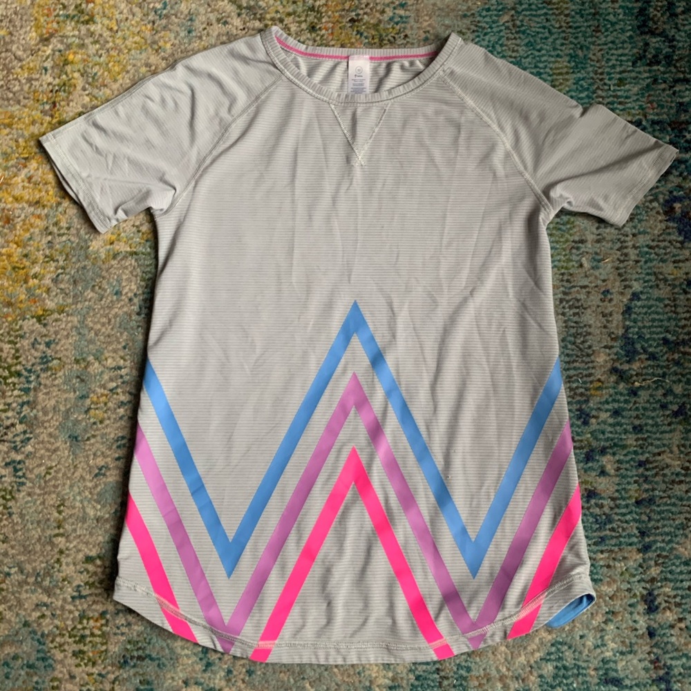 Ivivva by Lululemon Run Tee size 10!! Awesome ❤️
